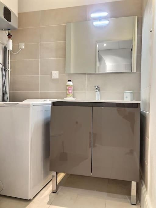 Appartement Elegant Et Confortable Cote Gare Amberieu-en-Bugey Bagian luar foto